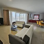 Modern Central Apartment E9