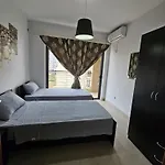 Modern Central Apartment E9